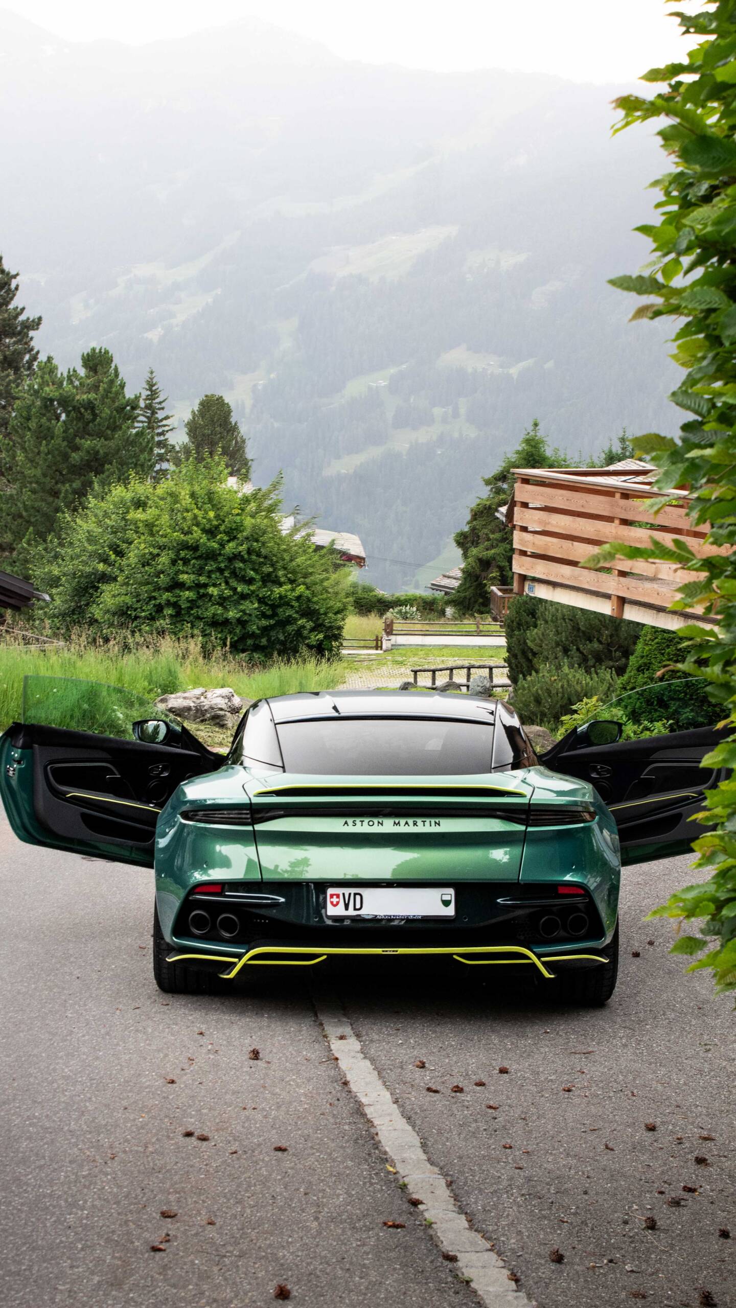 Aston Martin DBS 770